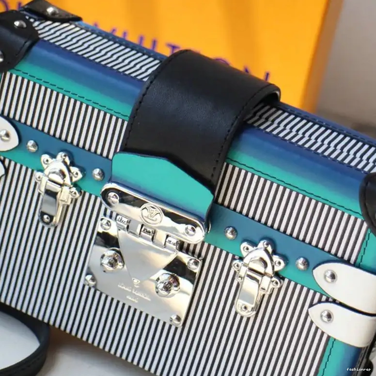 Fashionrep 20B570273 Bags LV 0512